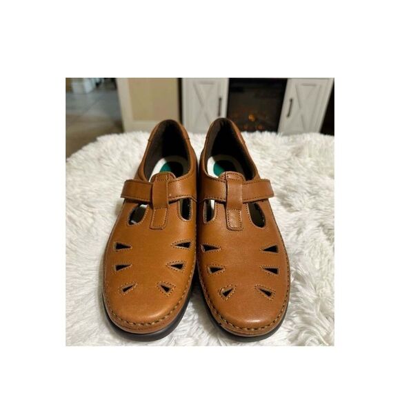 SAS Womens Shoes Size 8.5 N Roamer Slip On Brown Leather MSRP $185 Made in USA - Picture 1 of 4